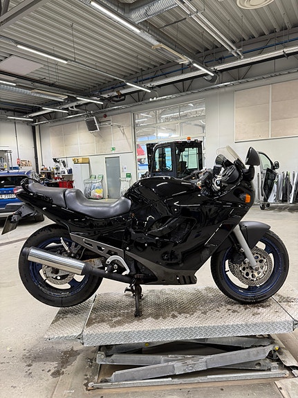 Suzuki GSX 600 F 13 of 14