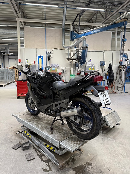 Suzuki GSX 600 F 4 of 14