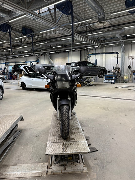 Suzuki GSX 600 F 2 of 14
