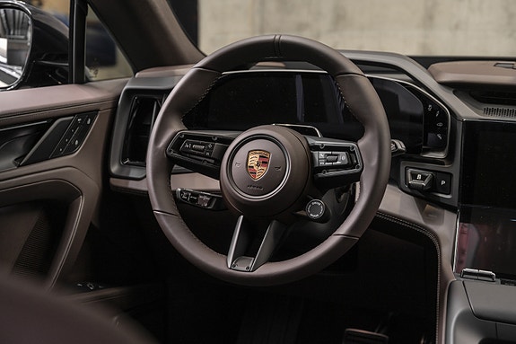 Porsche Cayenne 25 of 30