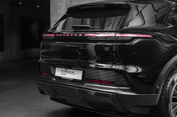 Porsche Cayenne 5 of 30