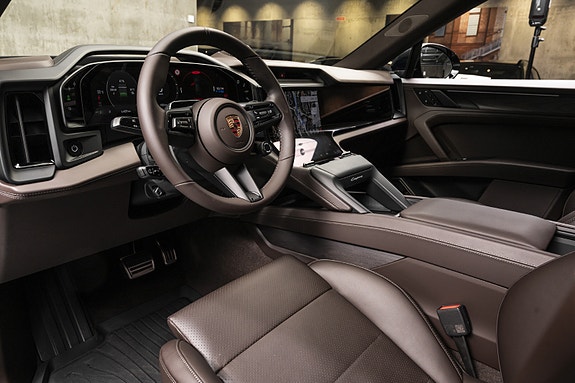 Porsche Cayenne 17 of 30