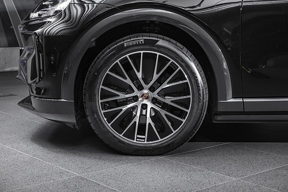 Porsche Cayenne 15 of 30