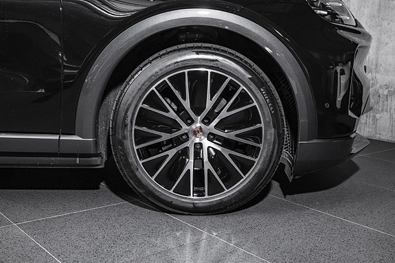Porsche Cayenne 14 of 30