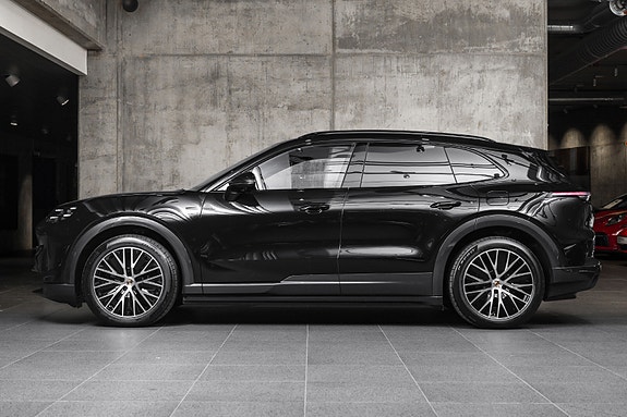 Porsche Cayenne 2 of 30