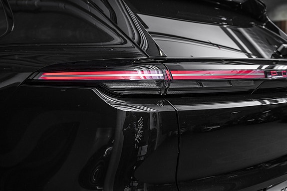 Porsche Cayenne 11 of 30