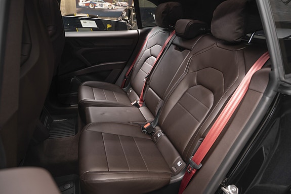 Porsche Cayenne 21 of 30