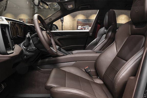 Porsche Cayenne 18 of 30