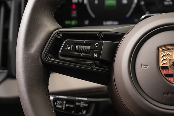 Porsche Cayenne 27 of 30