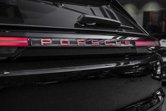 Porsche Cayenne 12 of 30