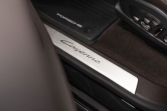 Porsche Cayenne 19 of 30