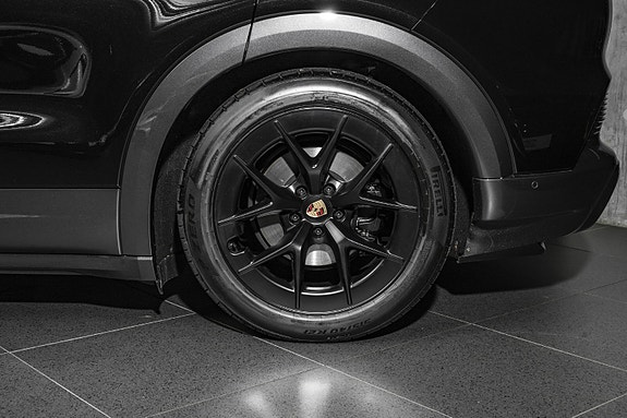 Porsche Cayenne 16 of 30
