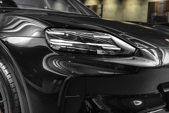 Porsche Cayenne 9 of 30