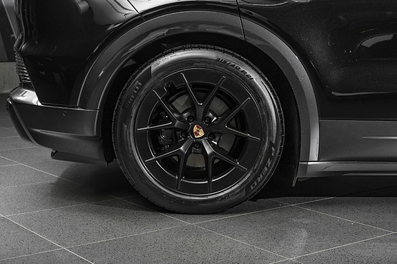 Porsche Cayenne 13 of 30