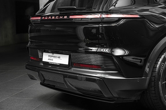 Porsche Cayenne 5 of 30
