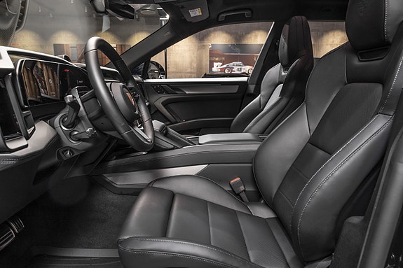 Porsche Cayenne 18 of 30