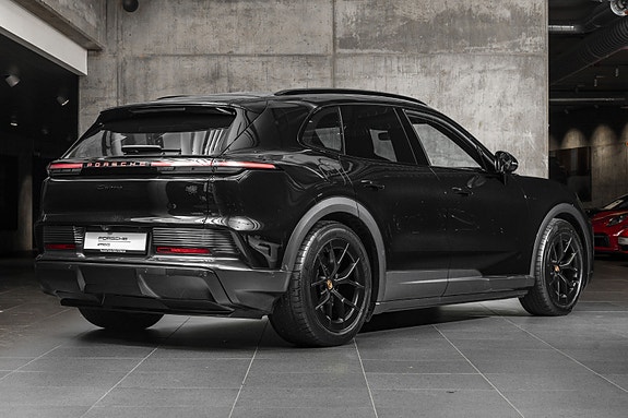Porsche Cayenne 3 of 30