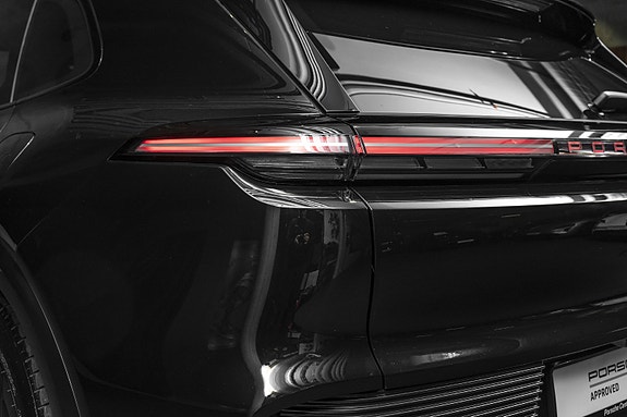 Porsche Cayenne 11 of 30