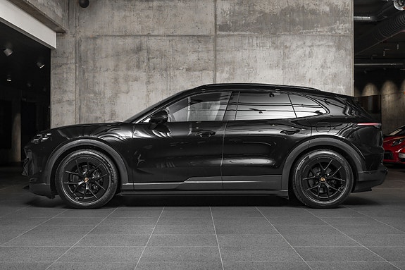 Porsche Cayenne 2 of 30