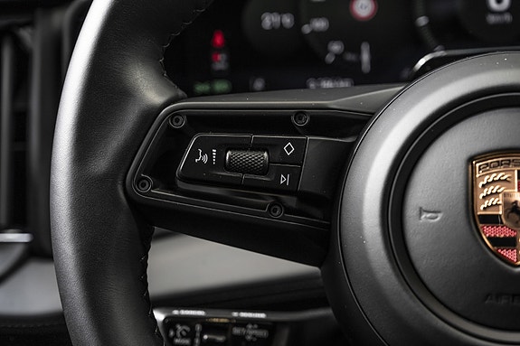 Porsche Cayenne 26 of 30