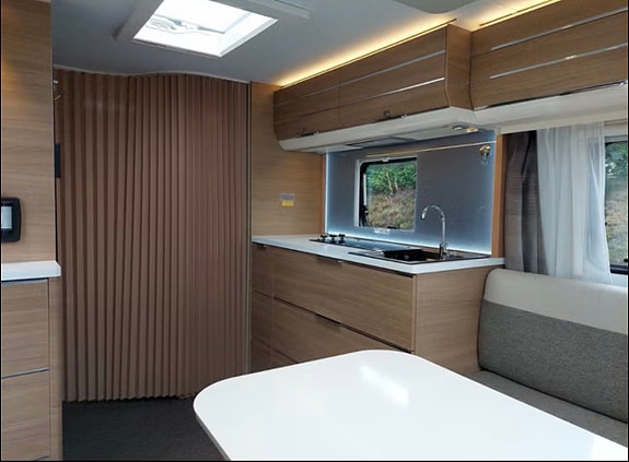 Adria Adora 753 UK 9 of 19