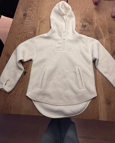 Fleece med hette