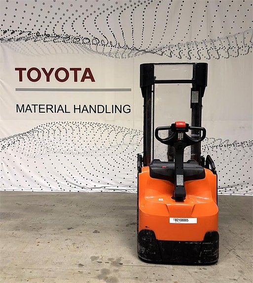 Toyota SWE160 2 of 4