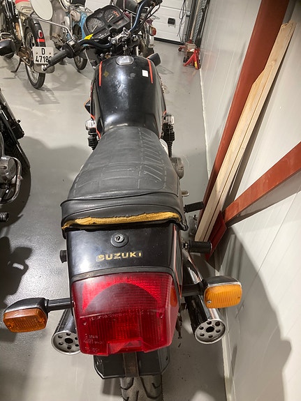 Suzuki GSX750 7 of 8