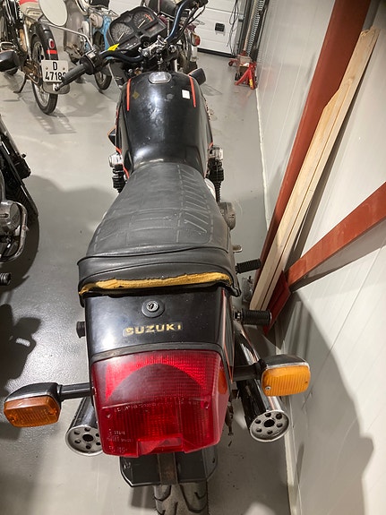 Suzuki GSX750 3 of 8