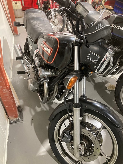 Suzuki GSX750 5 of 8