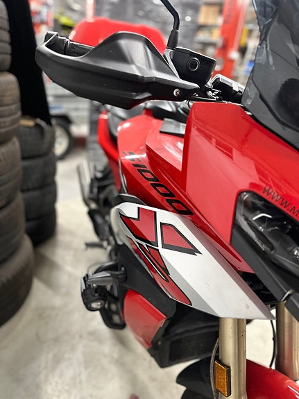 BMW S 1000 XR 2 of 10