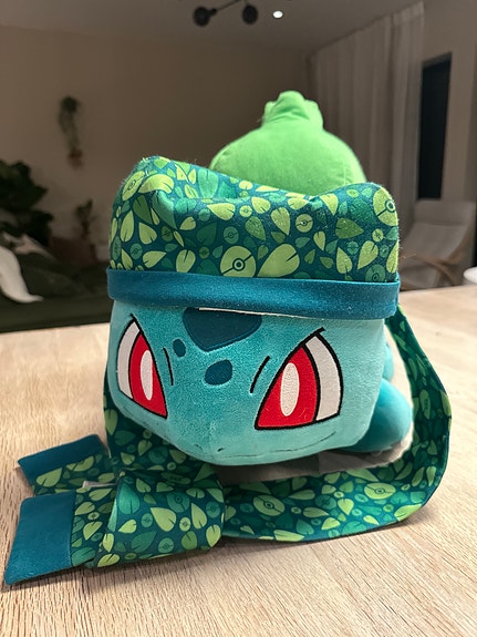 Julegave? Stort Pokémon Bulbasaur-kosedyr