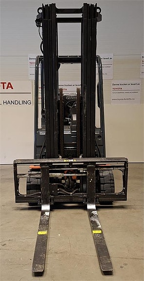 Toyota 8FBM20T 3 of 4
