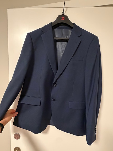 Komplett blå Dress, skjorte, slips,tørkle, dresspose – Kun brukt 1 gang