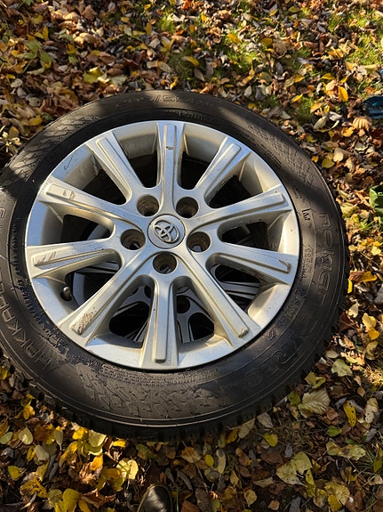 4 stk original Toyota vinter piggdekk