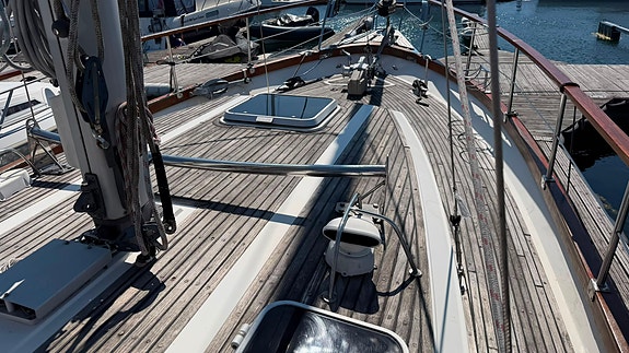 Nauticat 36 – 1985 - Motorseiler med ketchrigg - Mye oppgraderinger - Skipsreg 16 of 30