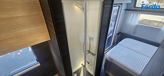 Adria Astella 704HP 16 of 23
