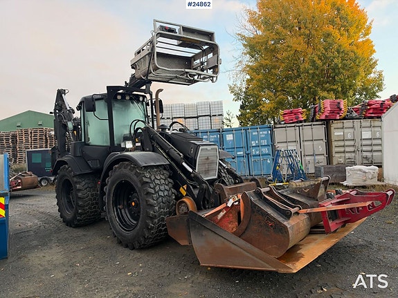Huddig 1260B Traktorgraver m/ skinnehjul - 3 skuffer, tilt og mannskapskurv 10 of 30