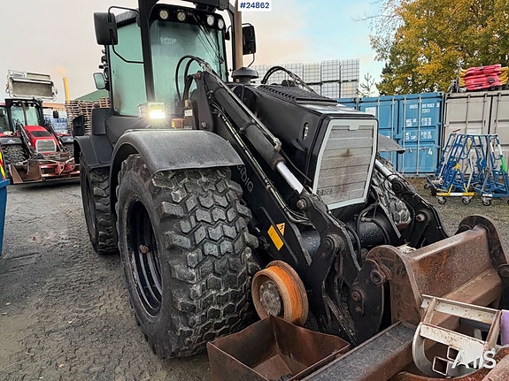 Huddig 1260B Traktorgraver m/ skinnehjul - 3 skuffer, tilt og mannskapskurv 12 of 30