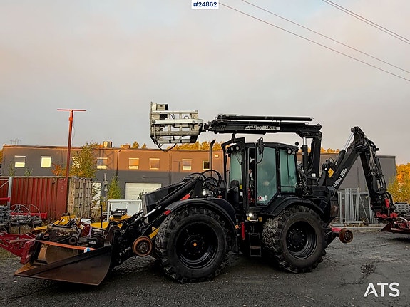 Huddig 1260B Traktorgraver m/ skinnehjul - 3 skuffer, tilt og mannskapskurv 3 of 30