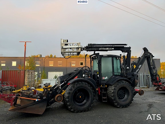 Huddig 1260B Traktorgraver m/ skinnehjul - 3 skuffer, tilt og mannskapskurv 4 of 30