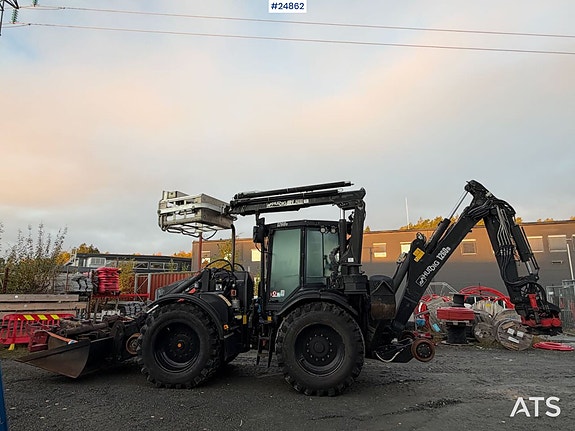 Huddig 1260B Traktorgraver m/ skinnehjul - 3 skuffer, tilt og mannskapskurv 5 of 30