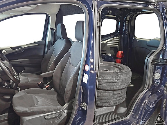 Ford Transit Courier 17 of 20