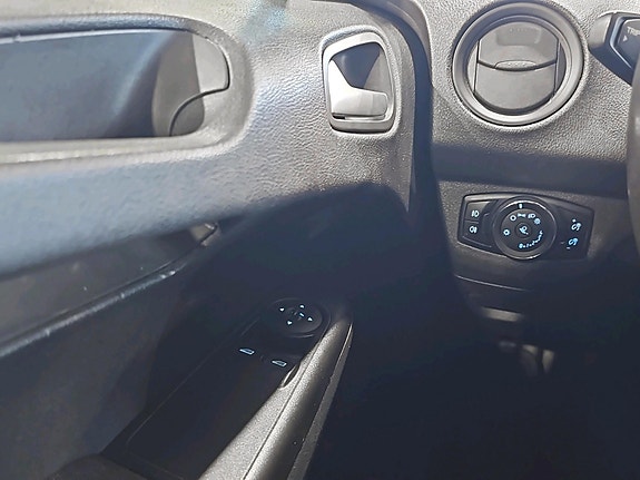 Ford Transit Courier 12 of 20