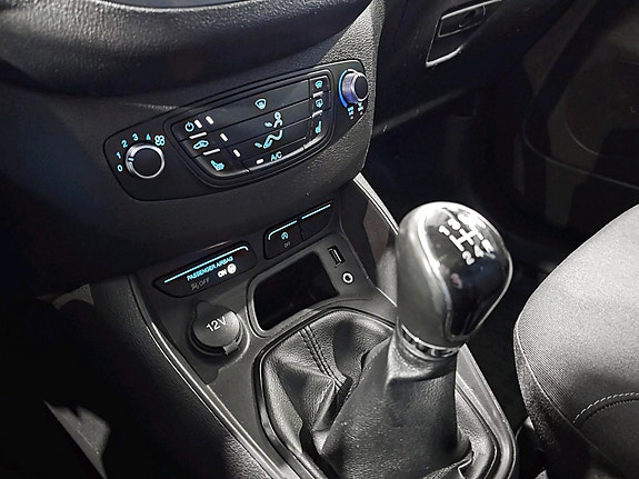 Ford Transit Courier 10 of 20
