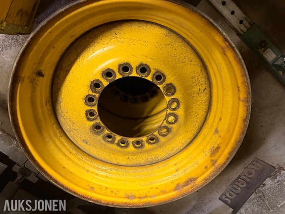 Volvo 4 stk. 30" felger til Volvo L70/L90 4 of 7