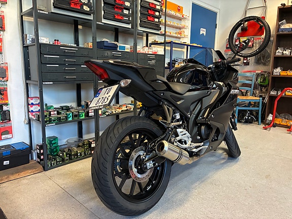 Yamaha YZF-R 125 2 of 4