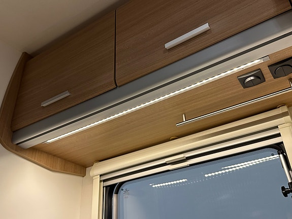 Adria Aviva 390PS / Eberspächer / 801KG / Kjørevogn / Fortelt 29 of 30