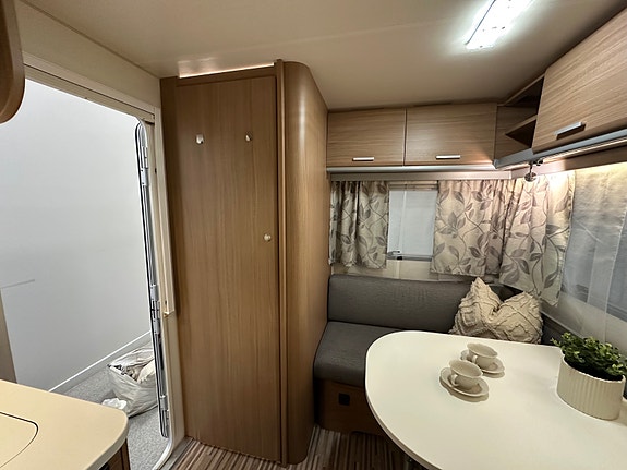 Adria Aviva 390PS / Eberspächer / 801KG / Kjørevogn / Fortelt 24 of 30