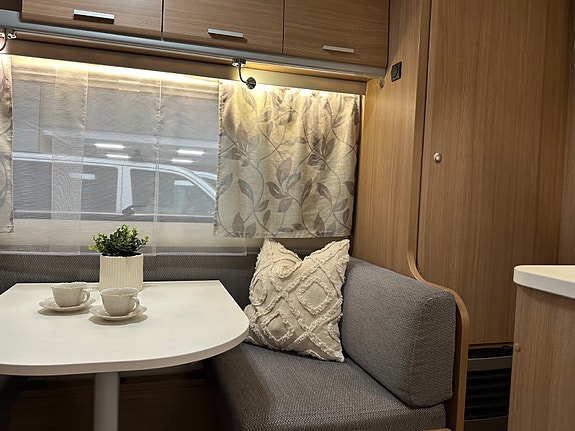 Adria Aviva 390PS / Eberspächer / 801KG / Kjørevogn / Fortelt 16 of 30